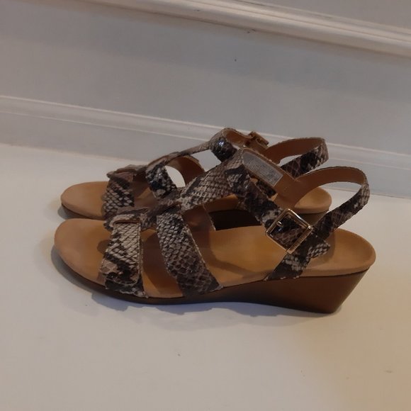 Vionic Glenda Sandals size 9 - Picture 2 of 6